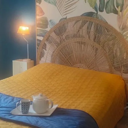 Du Cote De Lacoume Bed & Breakfast 3*