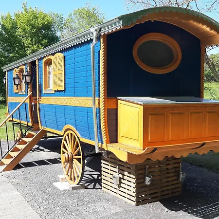 Du Cote De Lacoume Bed & Breakfast 3*