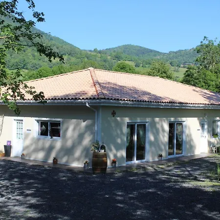 Du Cote De Lacoume Bed & Breakfast