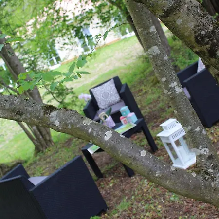 Du Cote De Lacoume Bed & Breakfast