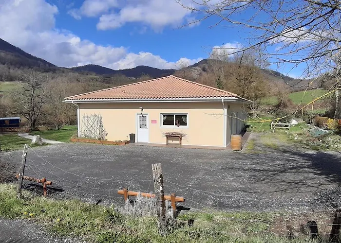 Du Cote De Lacoume Bed & Breakfast 3*