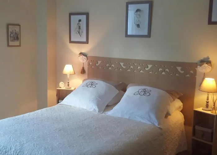 Du Cote De Lacoume Bed & Breakfast 3*