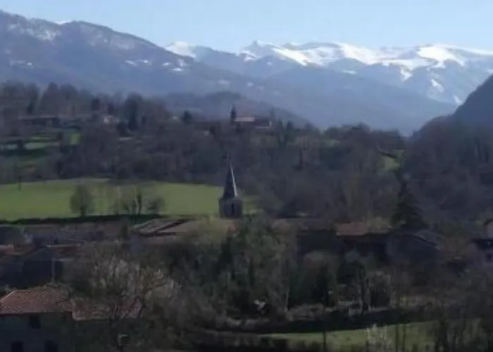 Du Cote De Lacoume Bed & Breakfast