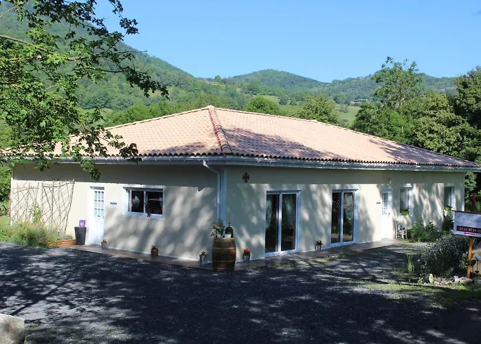 Du Cote De Lacoume Bed & Breakfast