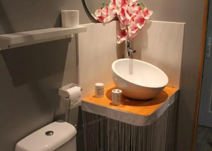 Du Cote De Lacoume Bed & Breakfast Anla