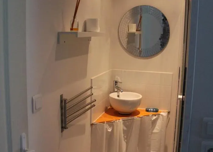 Du Cote De Lacoume 3*