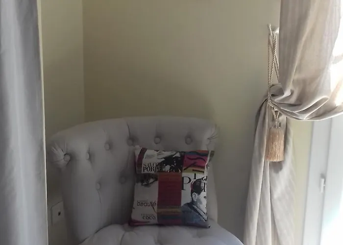 Du Cote De Lacoume Bed & Breakfast