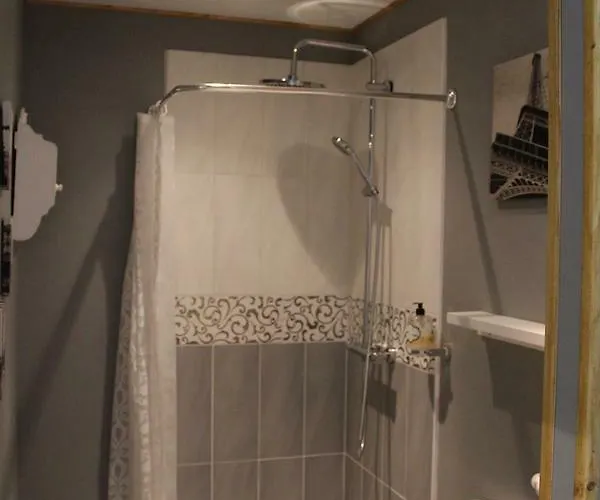 Du Cote De Lacoume Bed & Breakfast 3*