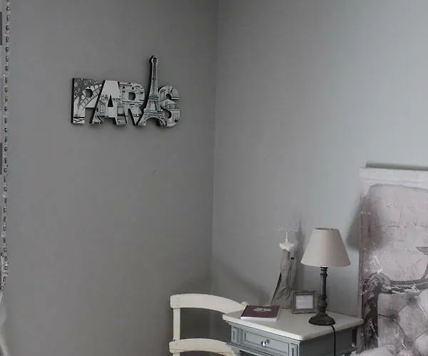 Du Cote De Lacoume Bed & Breakfast Anla