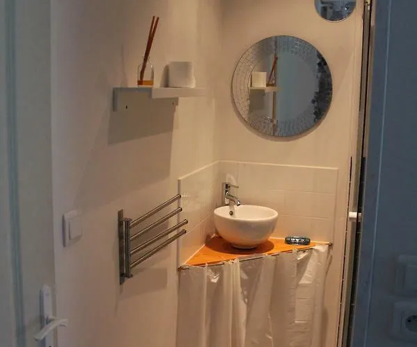 Du Cote De Lacoume Bed & Breakfast 3*