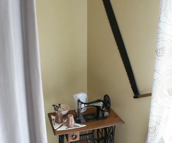 Du Cote De Lacoume Bed & Breakfast Anla