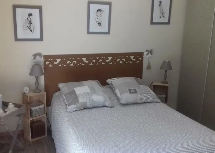 Du Cote De Lacoume Bed & Breakfast