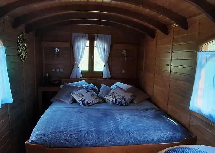 Du Cote De Lacoume 3*