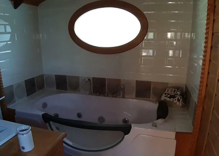 Du Cote De Lacoume 3*