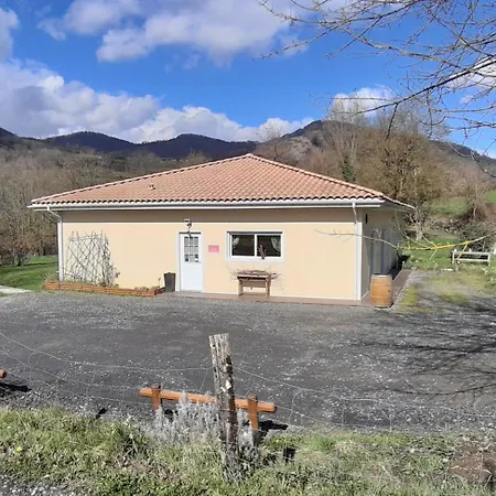 Du Cote De Lacoume Bed & Breakfast *