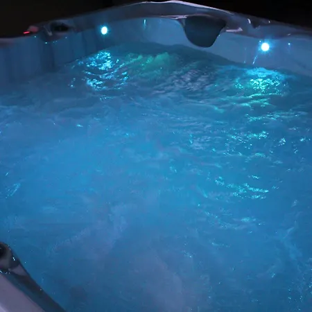 Du Cote De Lacoume Panzió