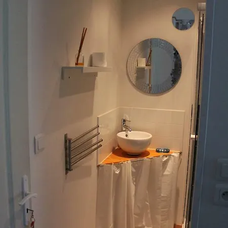 Du Cote De Lacoume Bed & Breakfast *