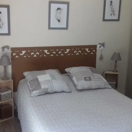 Du Cote De Lacoume Bed & Breakfast