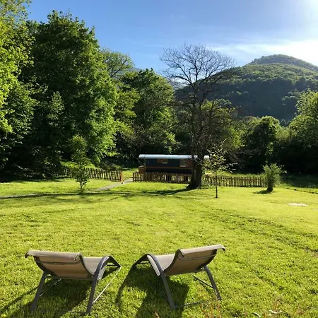 Du Cote De Lacoume Bed & Breakfast *