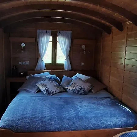 Du Cote De Lacoume 3*